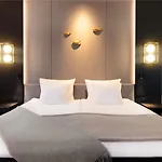 Moevenpick Hotel *