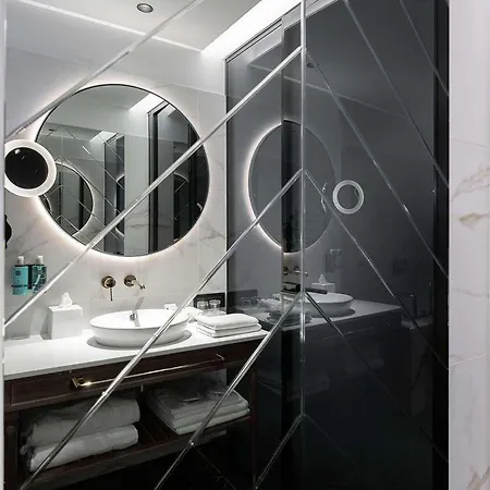 Moevenpick Hotel *